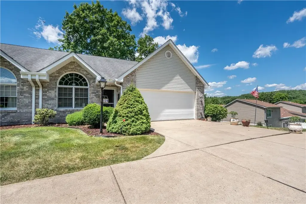 228 Country View Drive, Lower Burrell