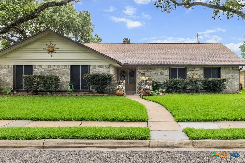 128 Cumberland Gap, Victoria