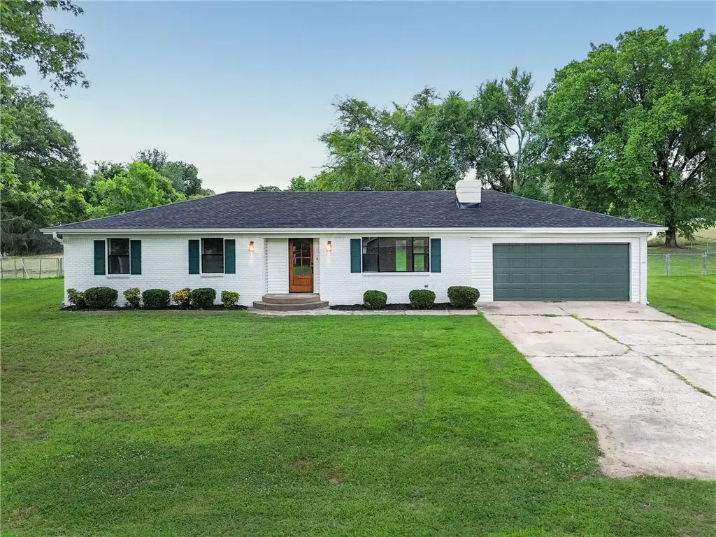 1 Lakeview Circle, Clarksville