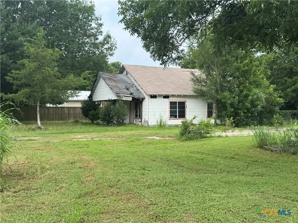 206 Farish Avenue, Rosebud