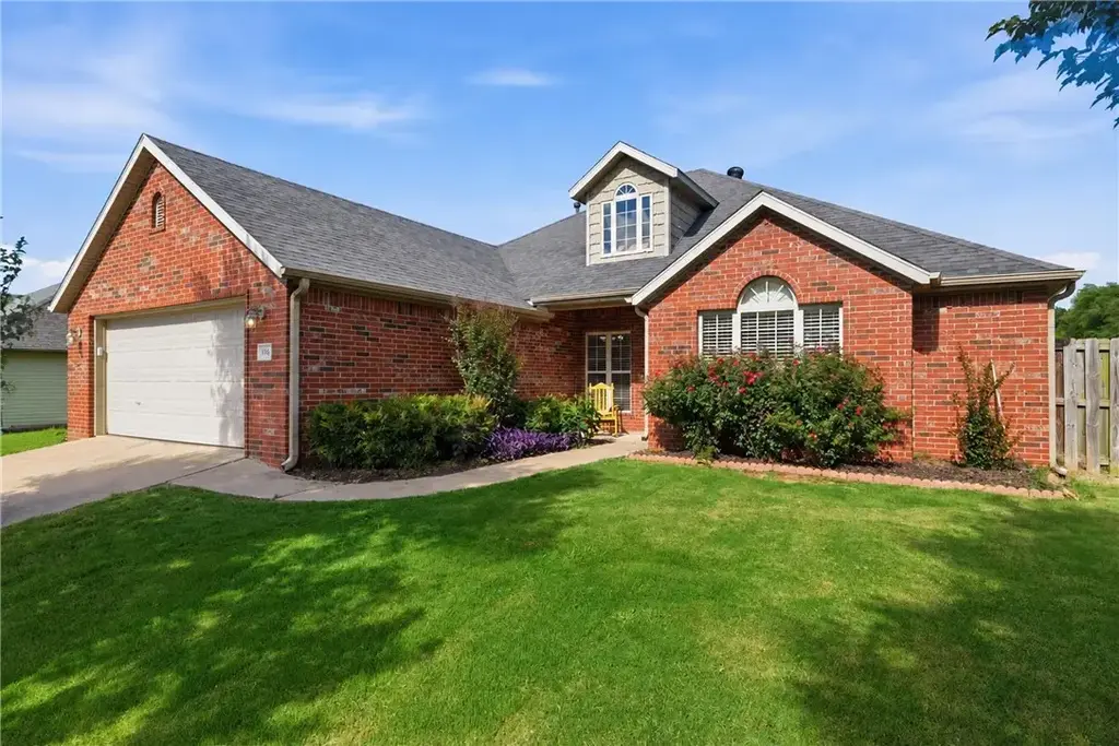 596 N Fox Meadows Lane, Fayetteville