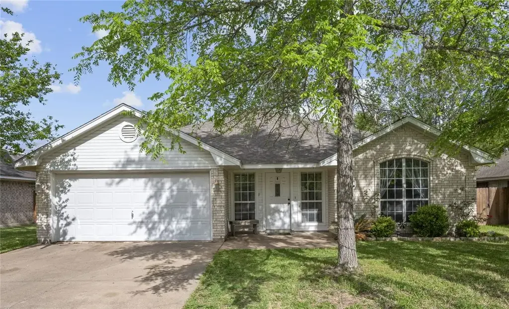 1211 Mullins Court, College Station