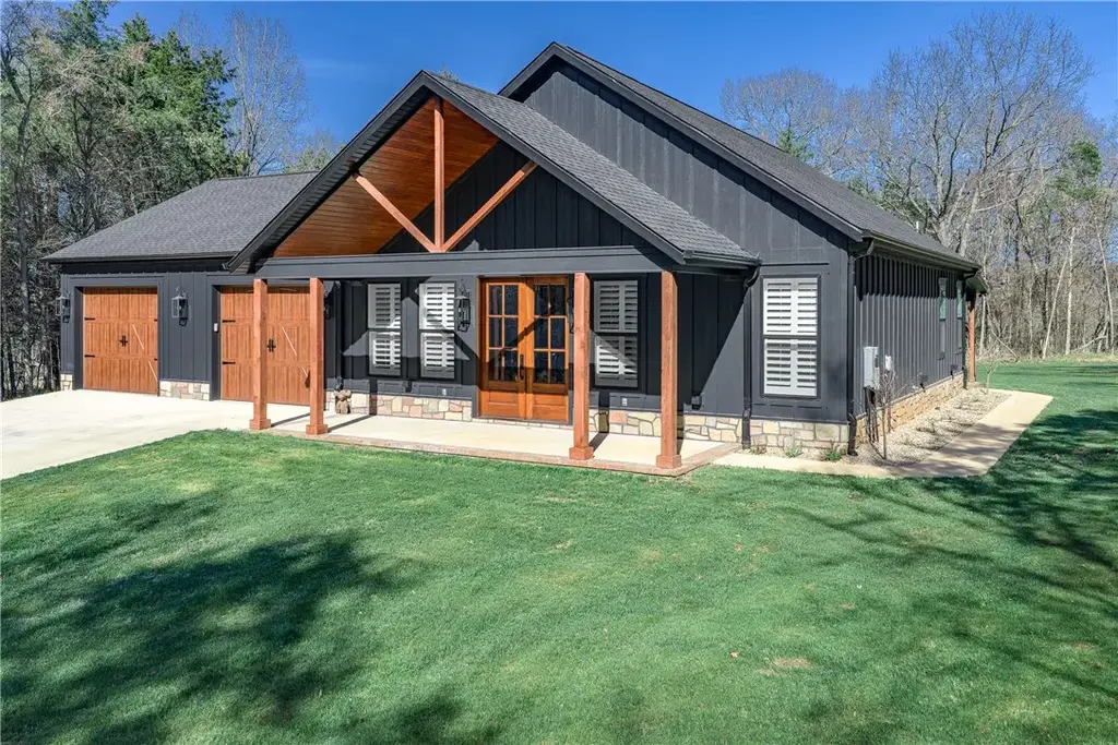 18108 & 18110 Edgewood Road, Fayetteville