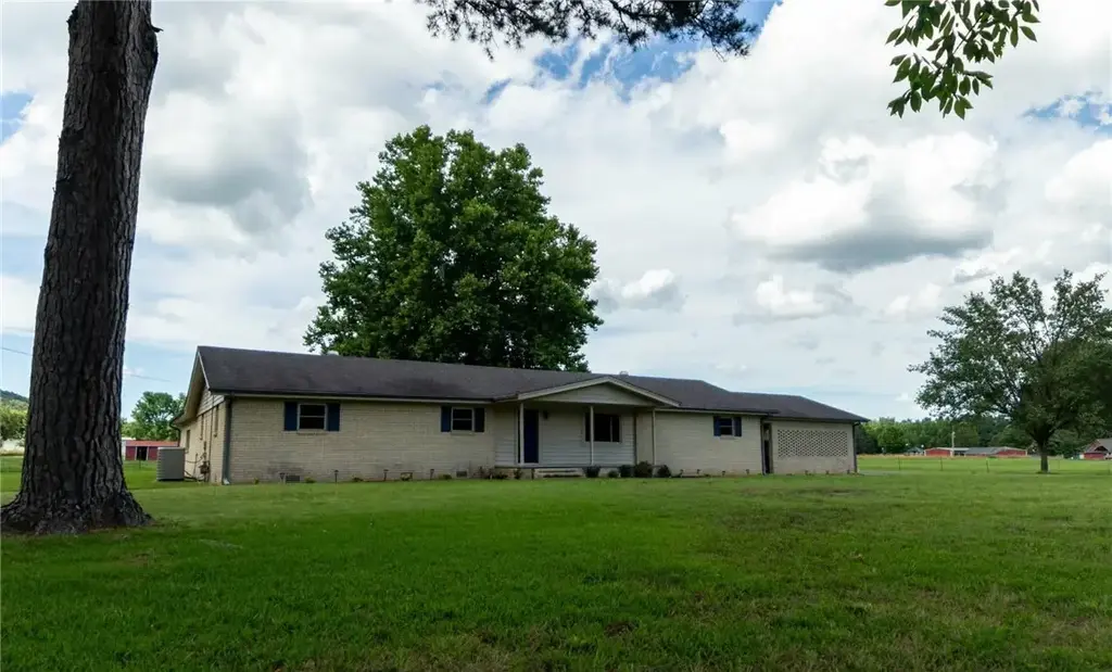 232 Center Valley Road, Russellville