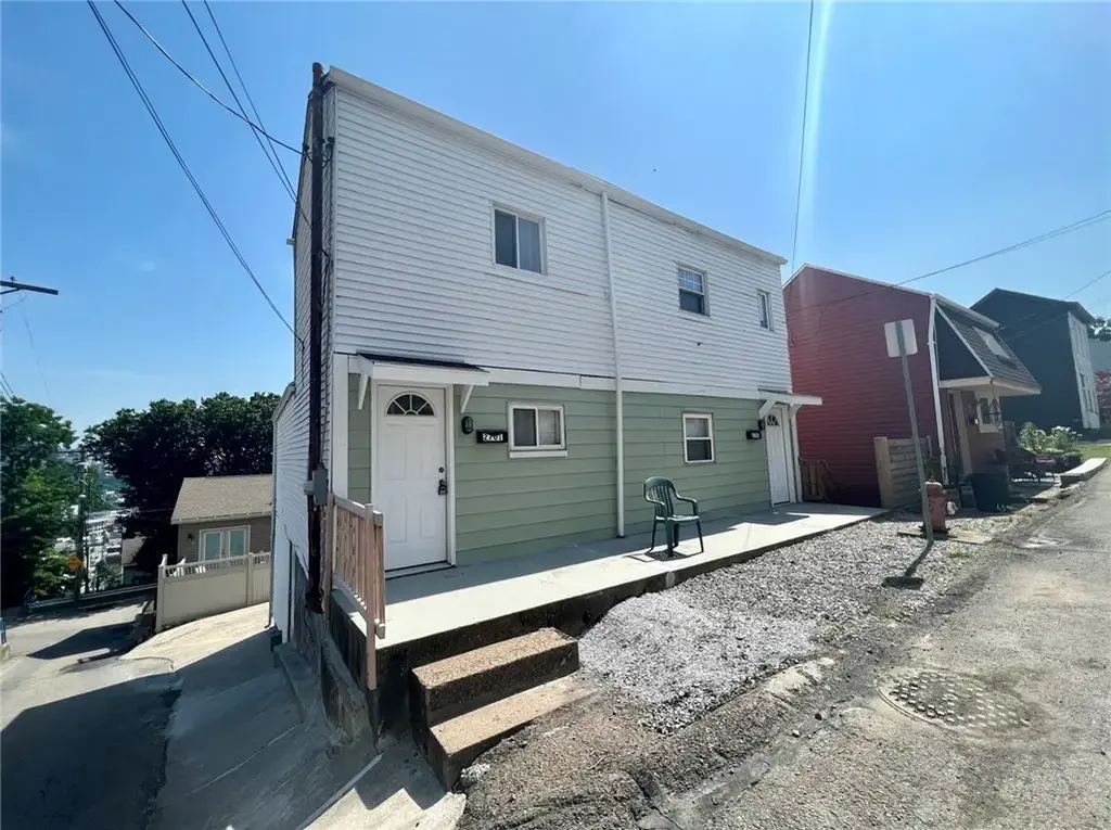 2703 Oakley Way 2701, South Side