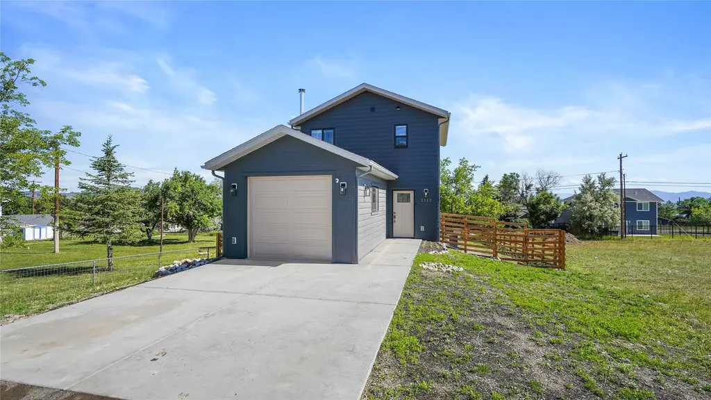 2112 Knight Street, Helena