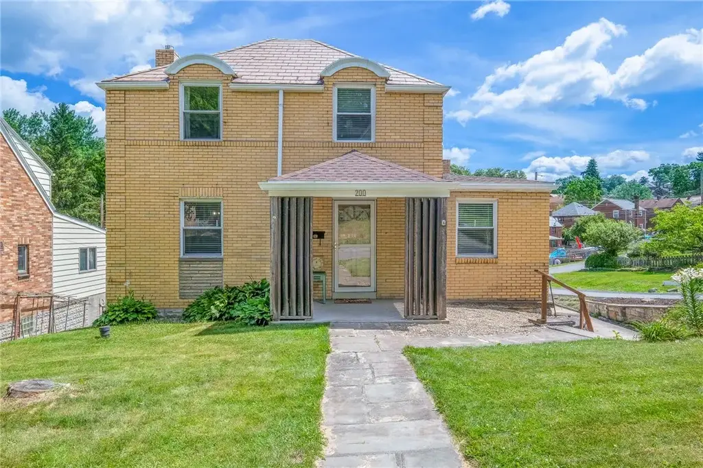 200 Beisner Avenue, Brentwood