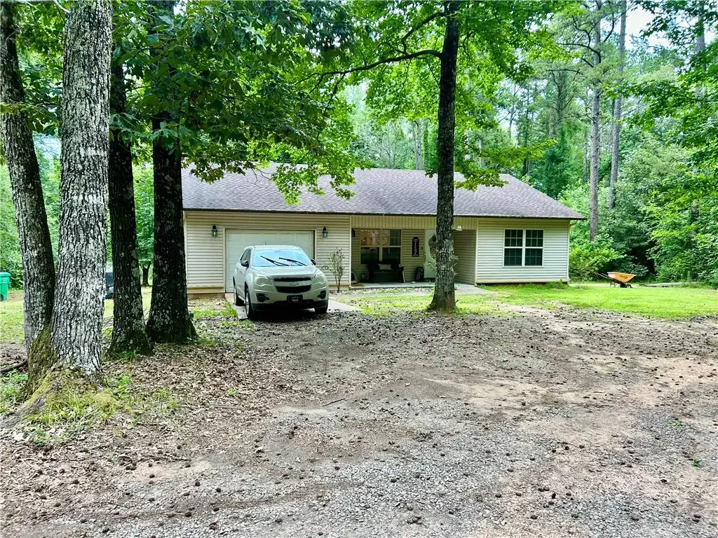 109 Bark Lane, Hector