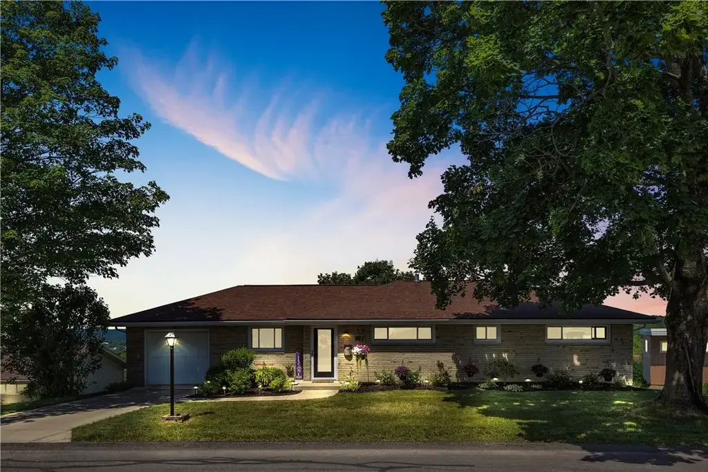930 Crestview Drive , Ellwood City