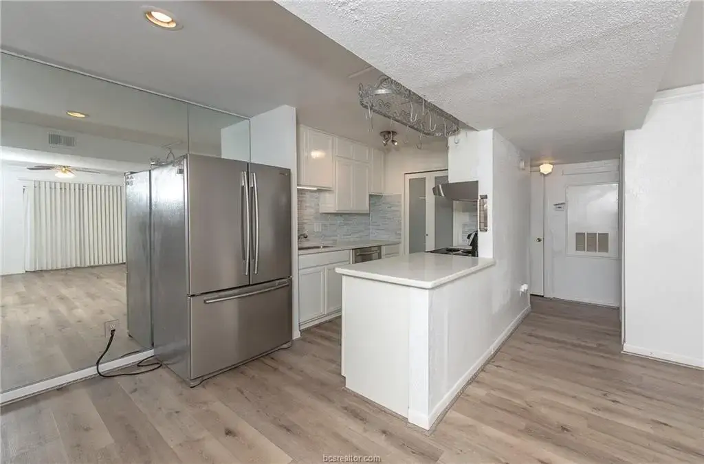 904 University Oaks Boulevard 99, College Station