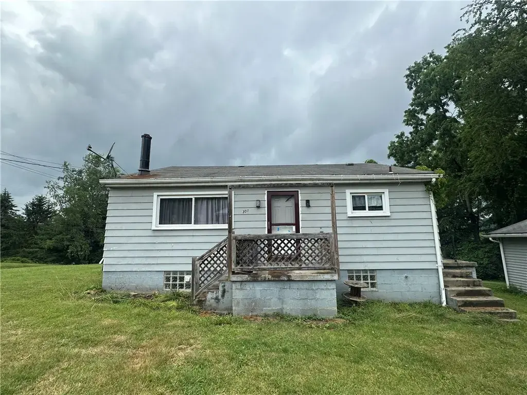 301 Armstrong Avenue, Bell