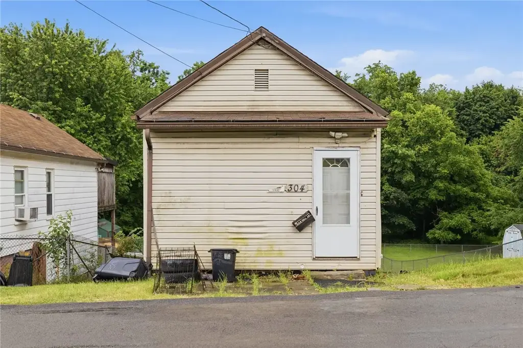 304 Division Street , West Mifflin