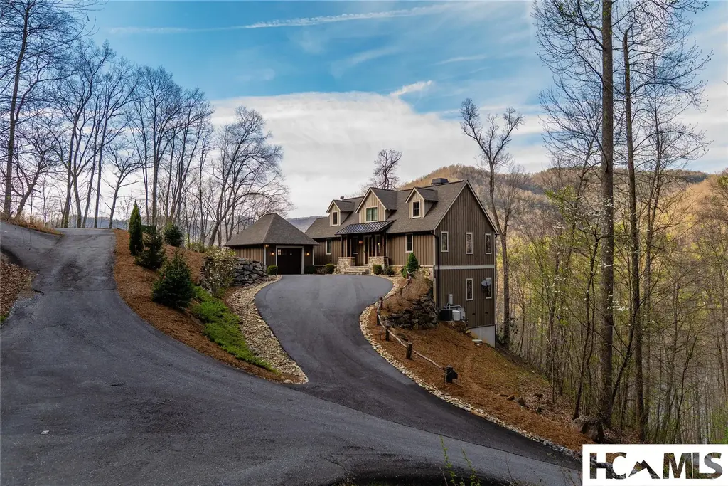 86 Indigo Bunting Court, Tuckasegee