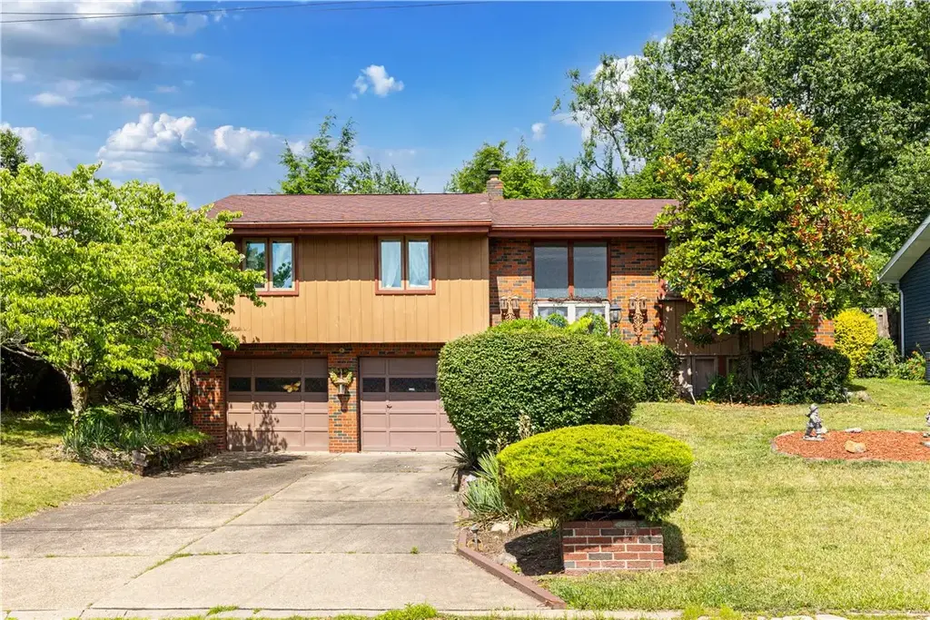 125 Homeridge Lane, Lincoln Place