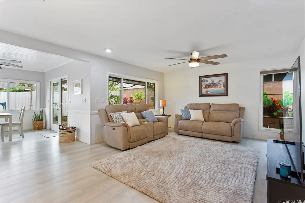 94-490 Holaniku Street, Mililani