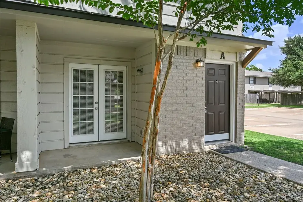 1406 Summit Street A, College Station