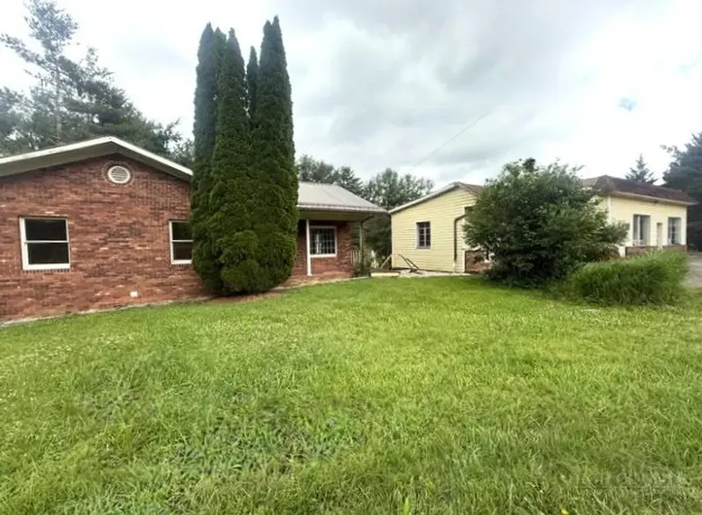 1586 Nc Highway 88 W., West Jefferson