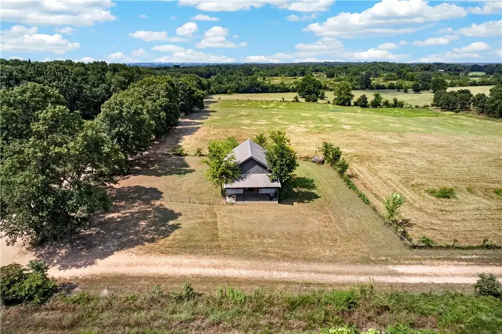 10916 Jaybird Road, Gravette