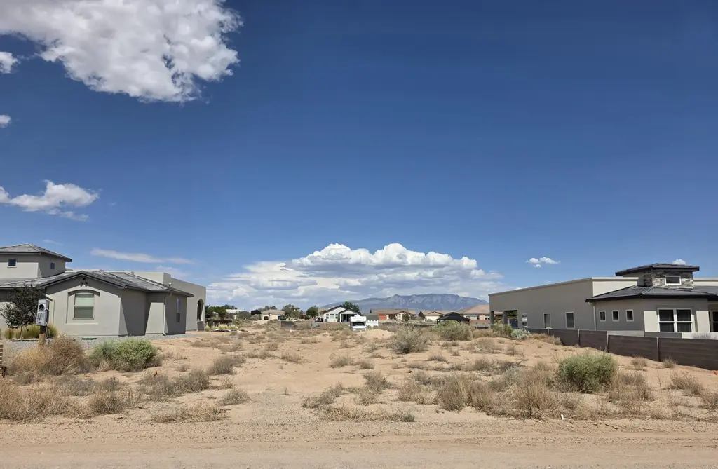 408 5th Street Ne, Rio Rancho