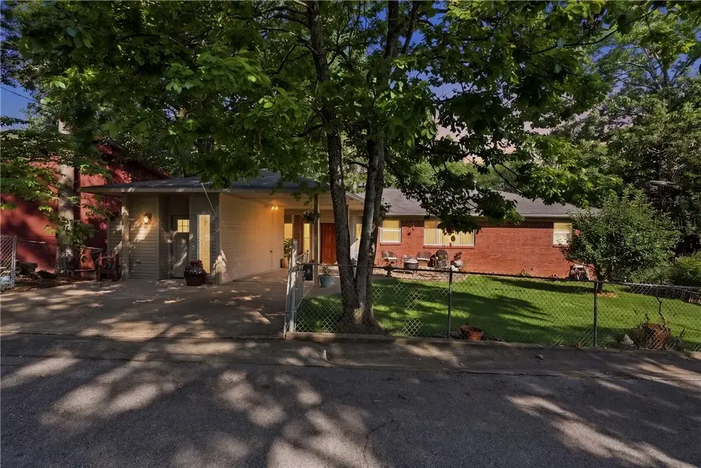 11 College Street, Eureka Springs