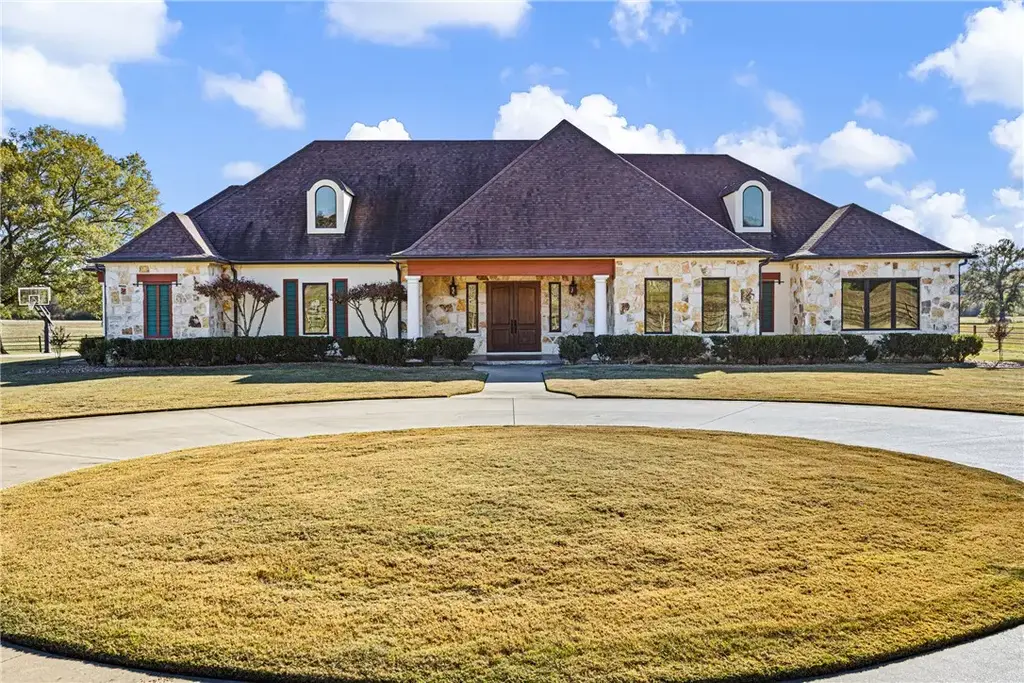 2365 W Gum Log, Russellville