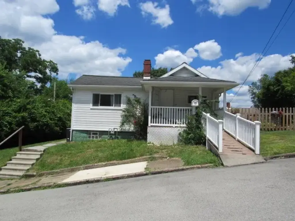 807 Kennedy Street, Monongahela
