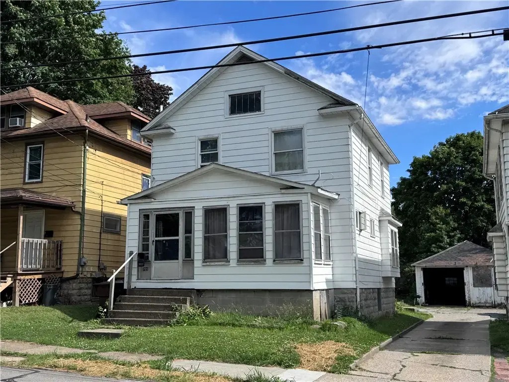 728 Meek Street, Sharon