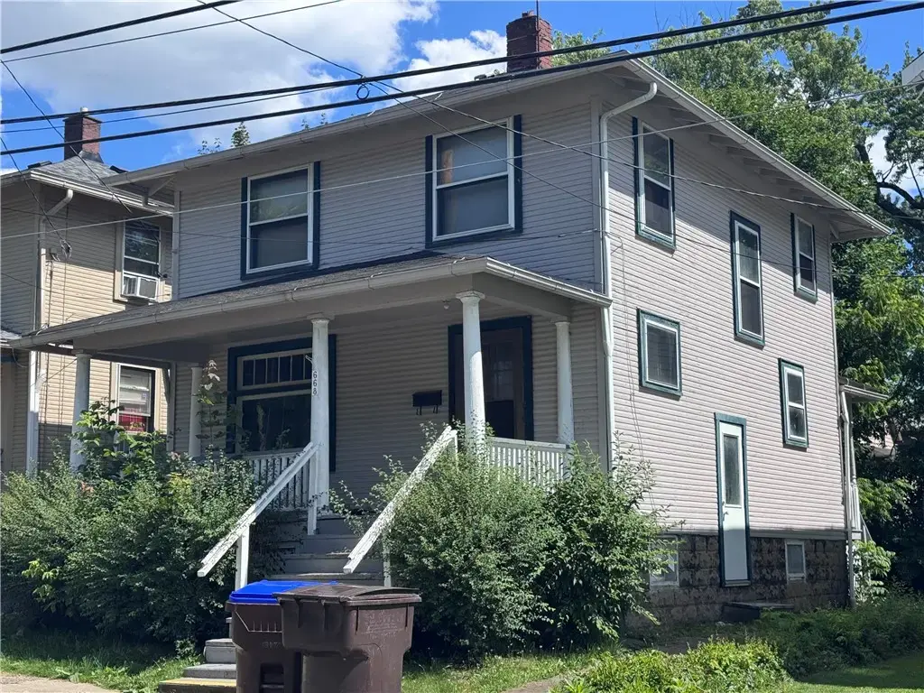 668 Hull Street, Sharon