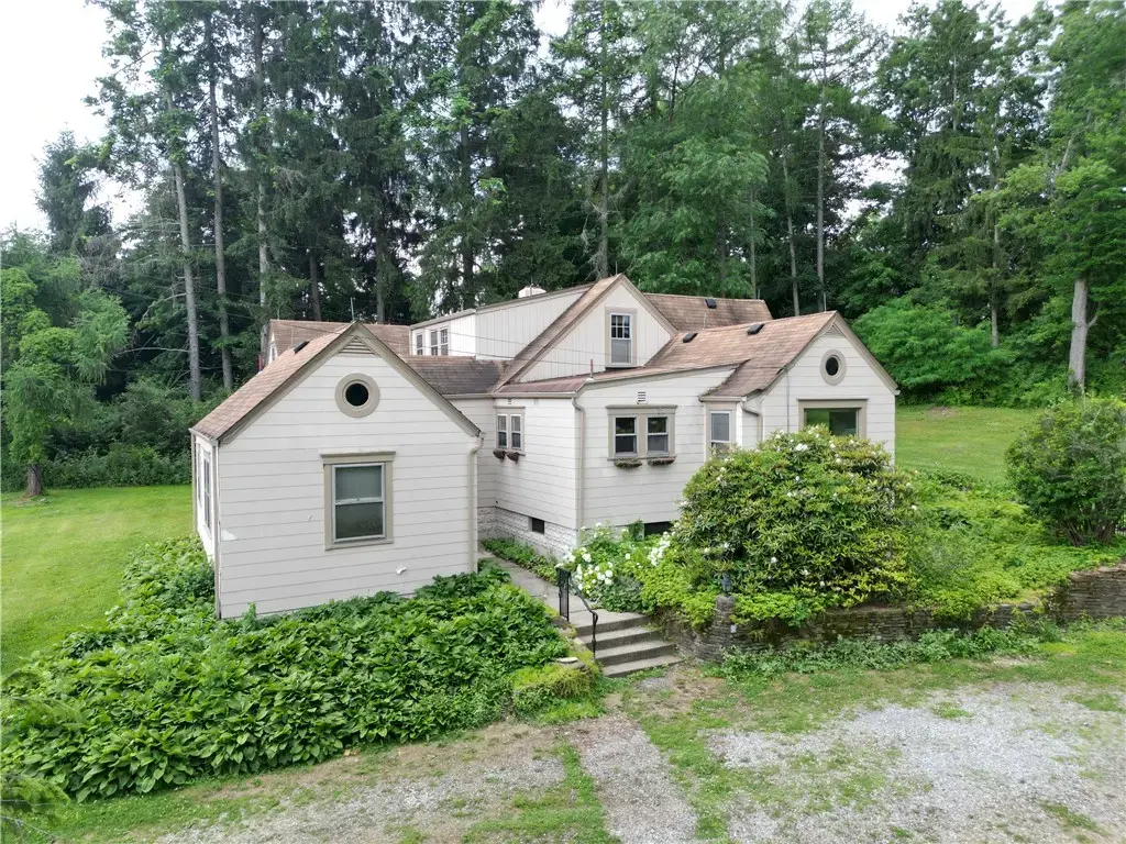 6216 Old Route 8, Penn