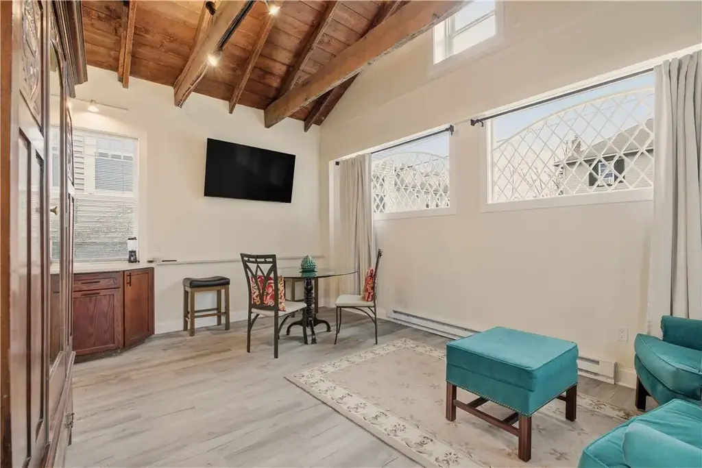 98 Kay St # 4, Newport