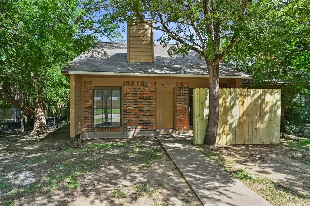 2800, 1001, 1003, 1005 Forest Bend Drive, Bryan