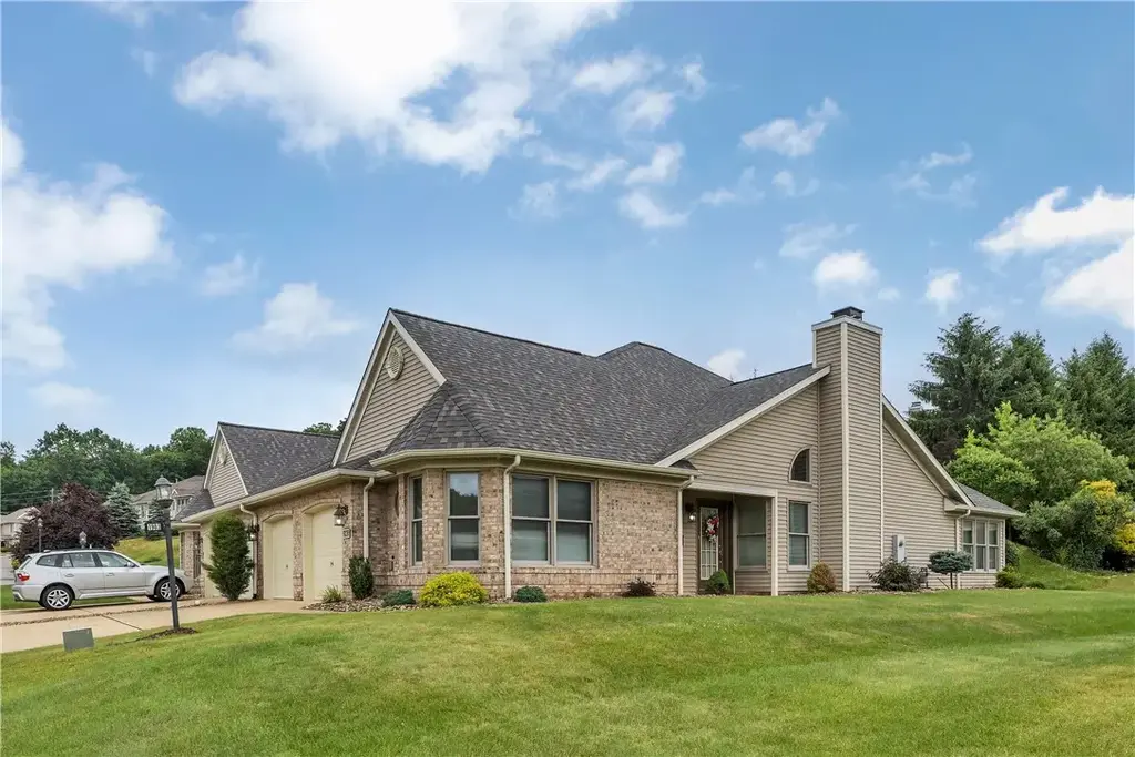 1903 Hunt Club Drive, Hempfield