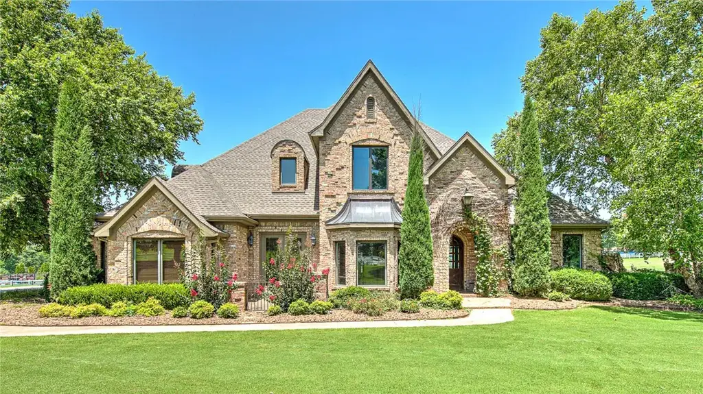 6847 Western Trails Drive, Springdale