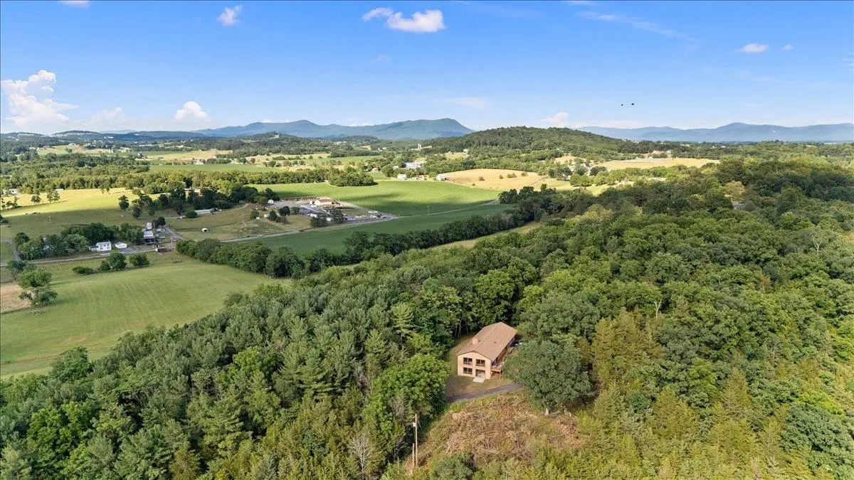 1691 Webb Ln, Mount Crawford