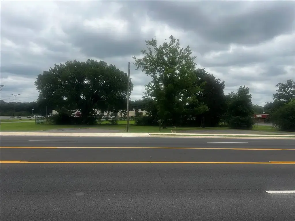 3732 W Main Street, Russellville