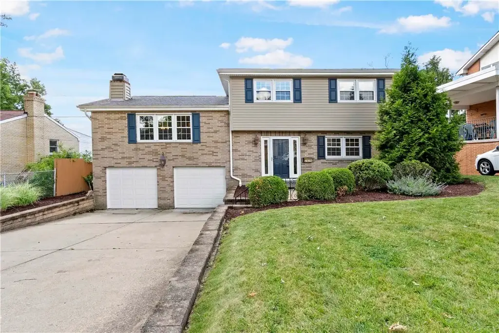 2429 Pin Oak Place , Banksville/Westwood
