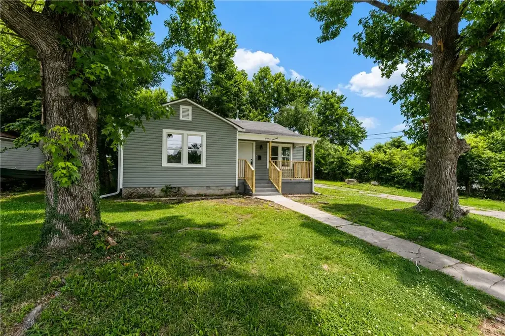 1400 S 4th Street, Rogers