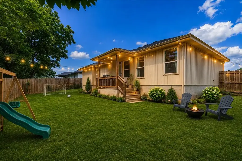 1640 Seattle Slew Street, Prairie Grove