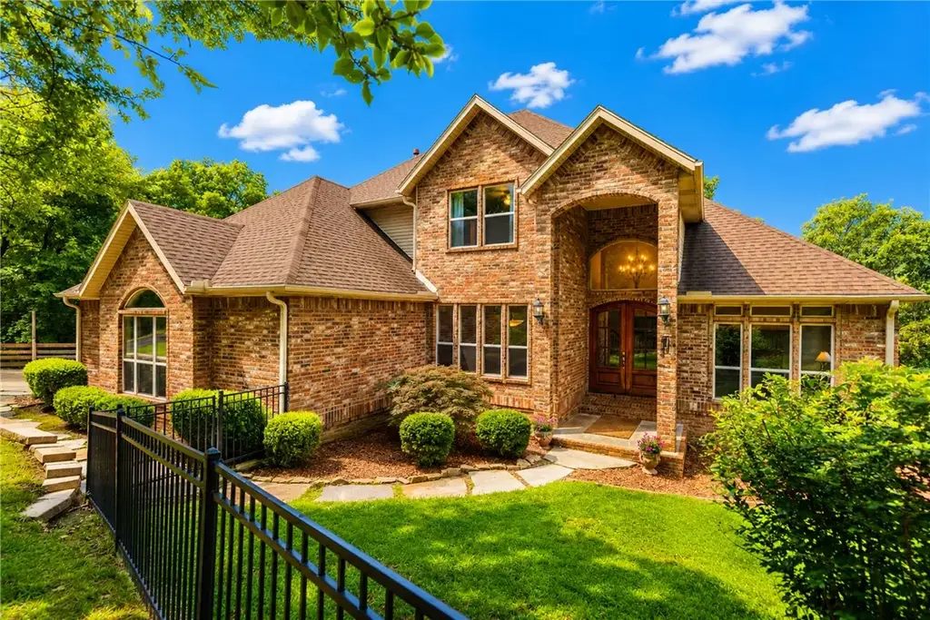 2573 N Fox Trail, Fayetteville