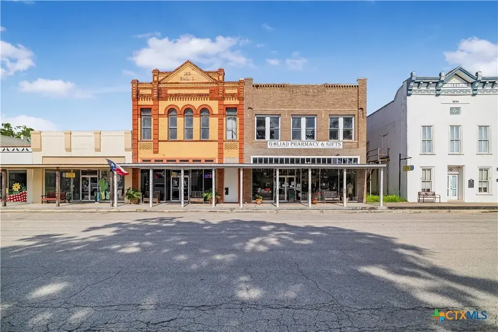 212 S Commercial Street, Goliad