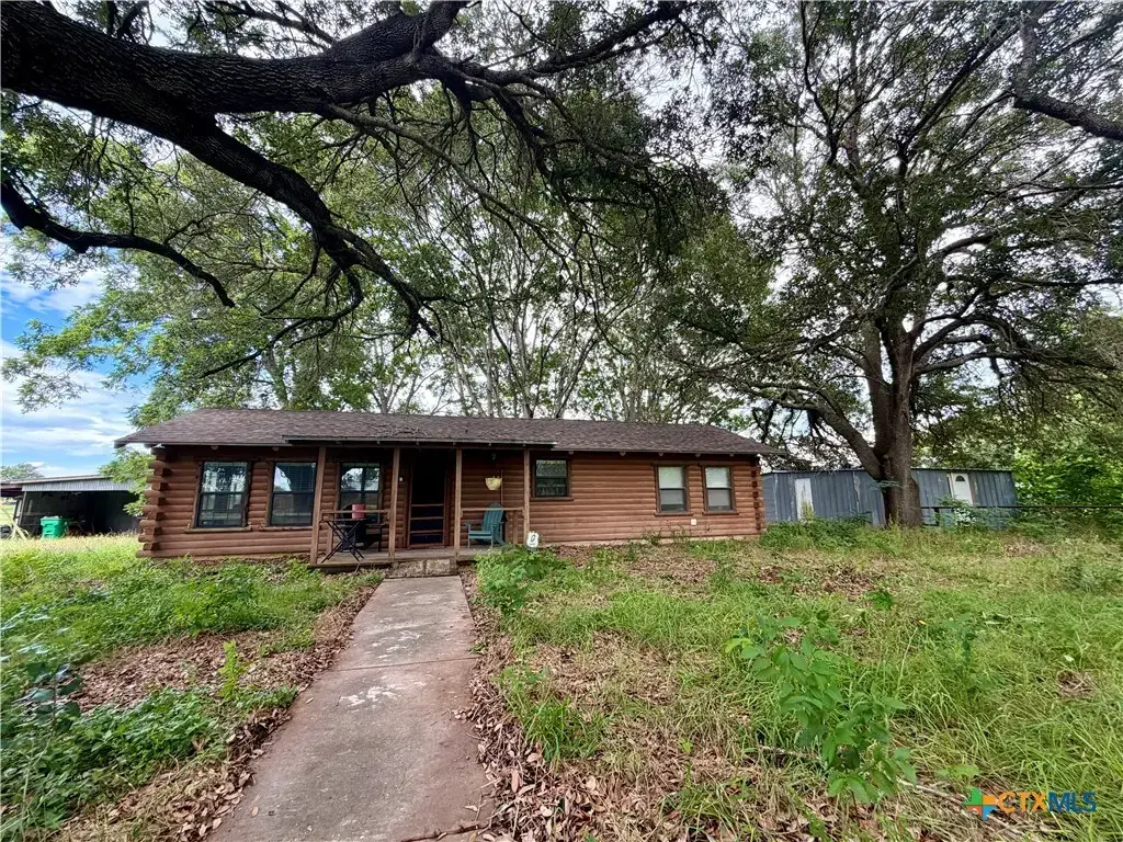 17 County Road 236a, Gonzales