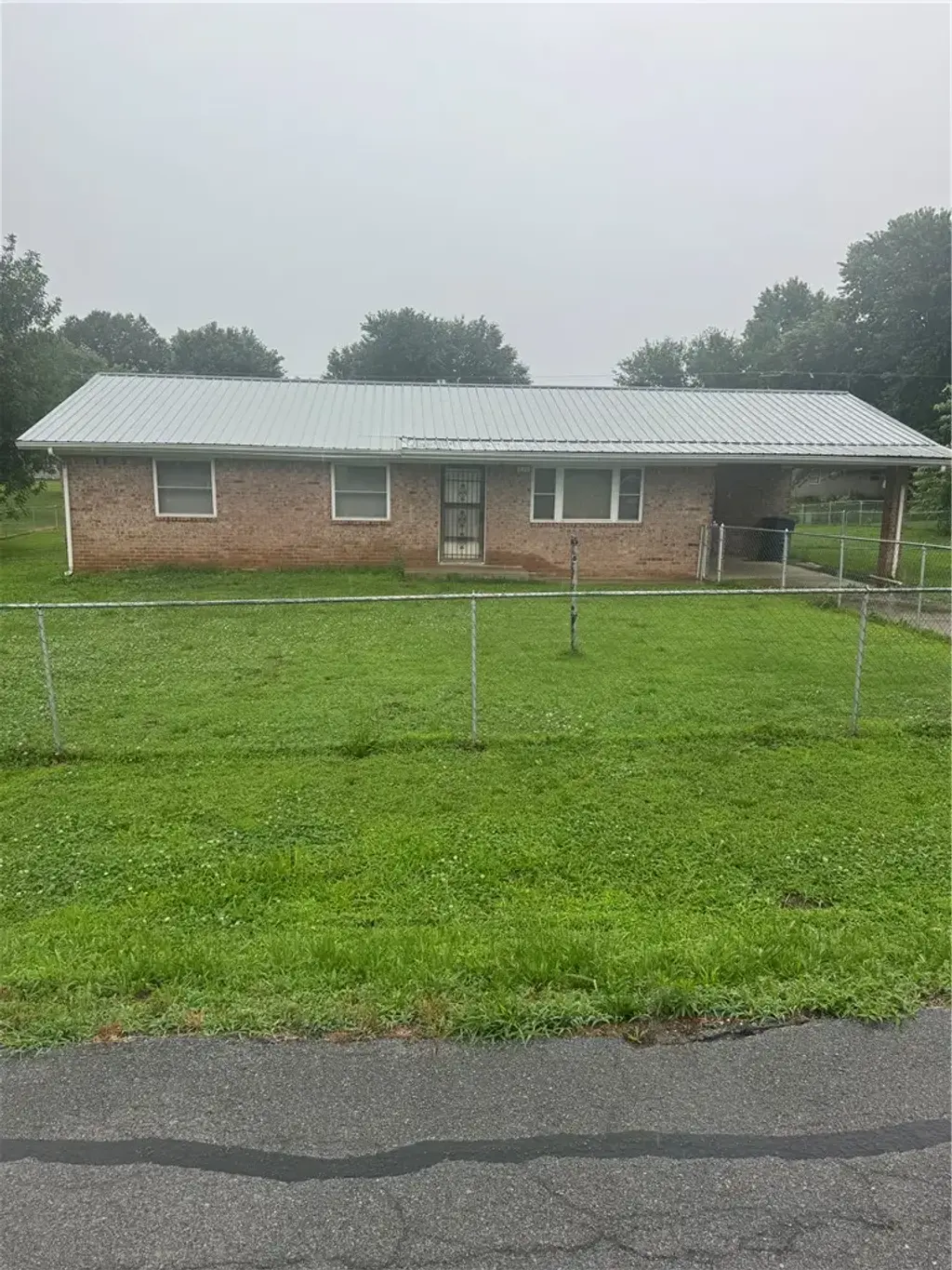 628 Pine Avenue, Gentry