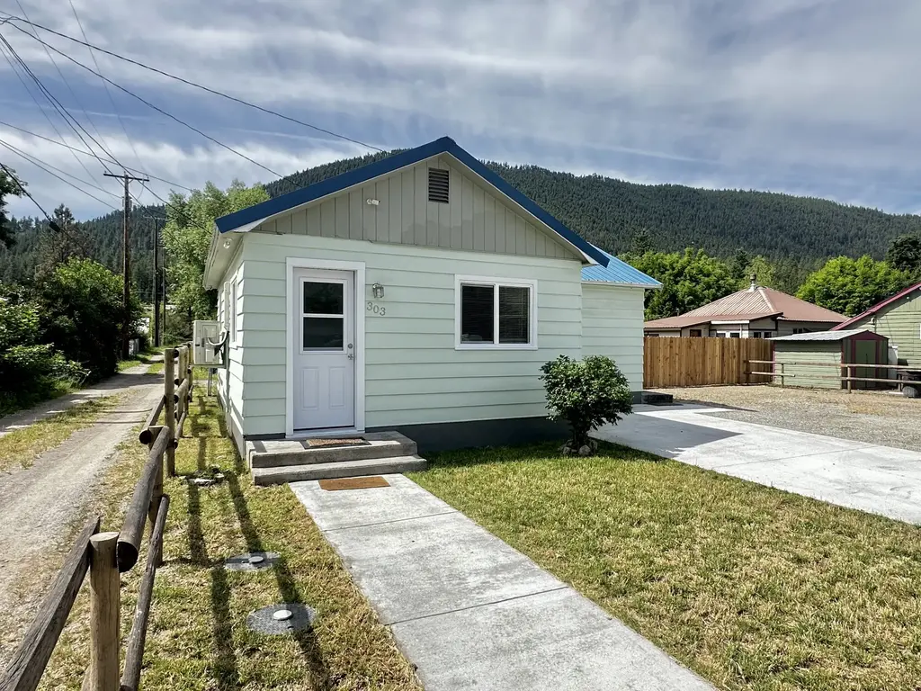303 4th Avenue E, Superior