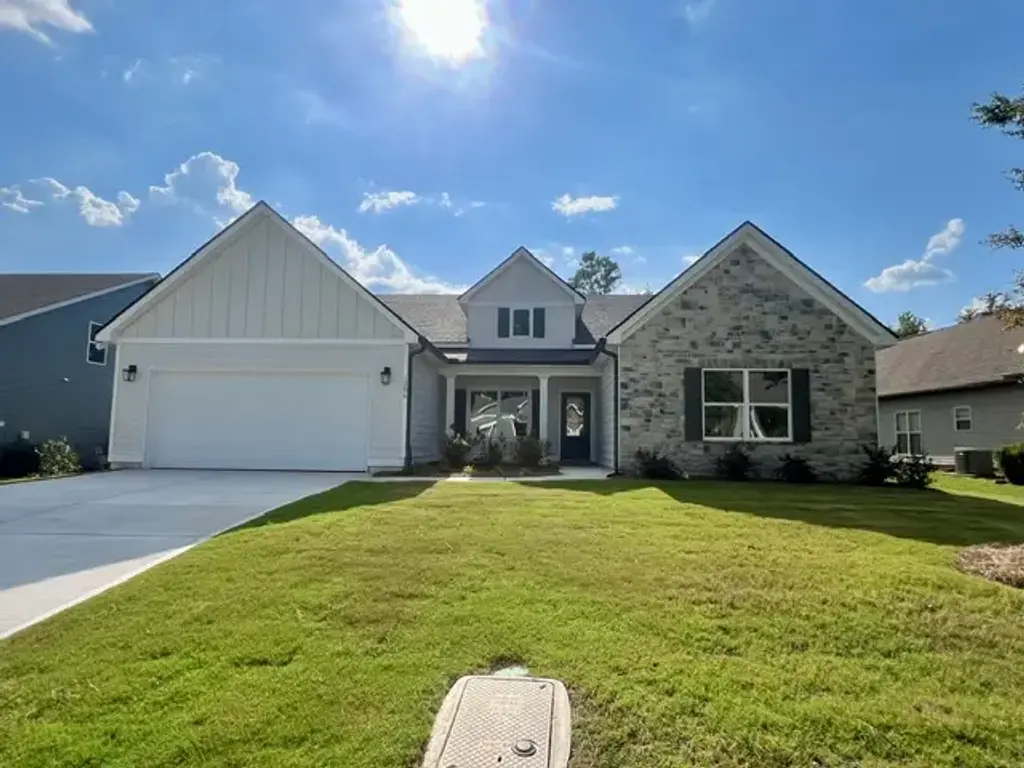 1096 Sawyer Dr, Opelika
