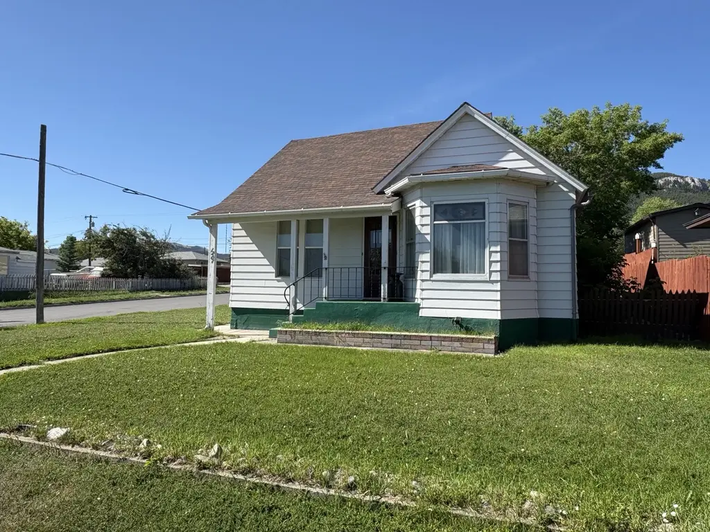 1201 Leslie Avenue, Helena