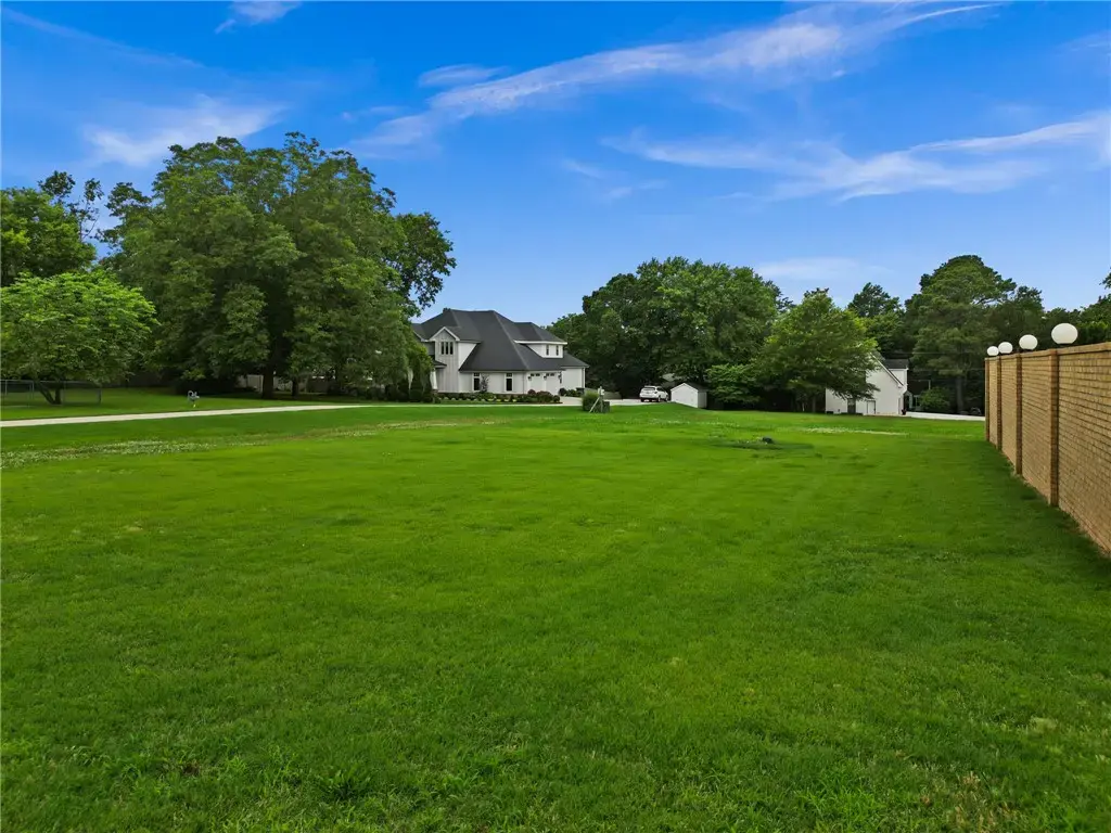 1277 N Woolsey, Fayetteville