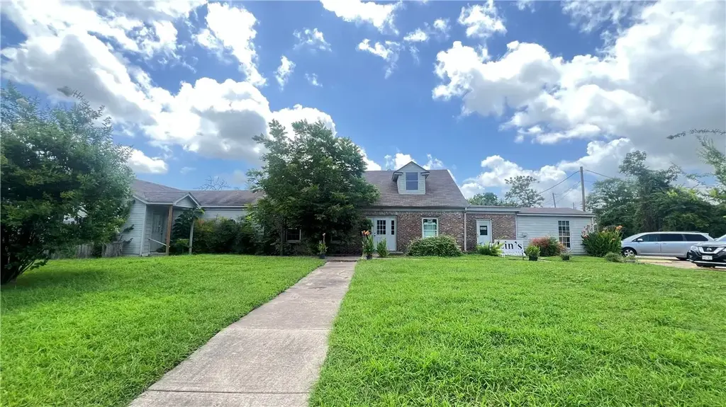 403 E Villa Maria Road, Bryan