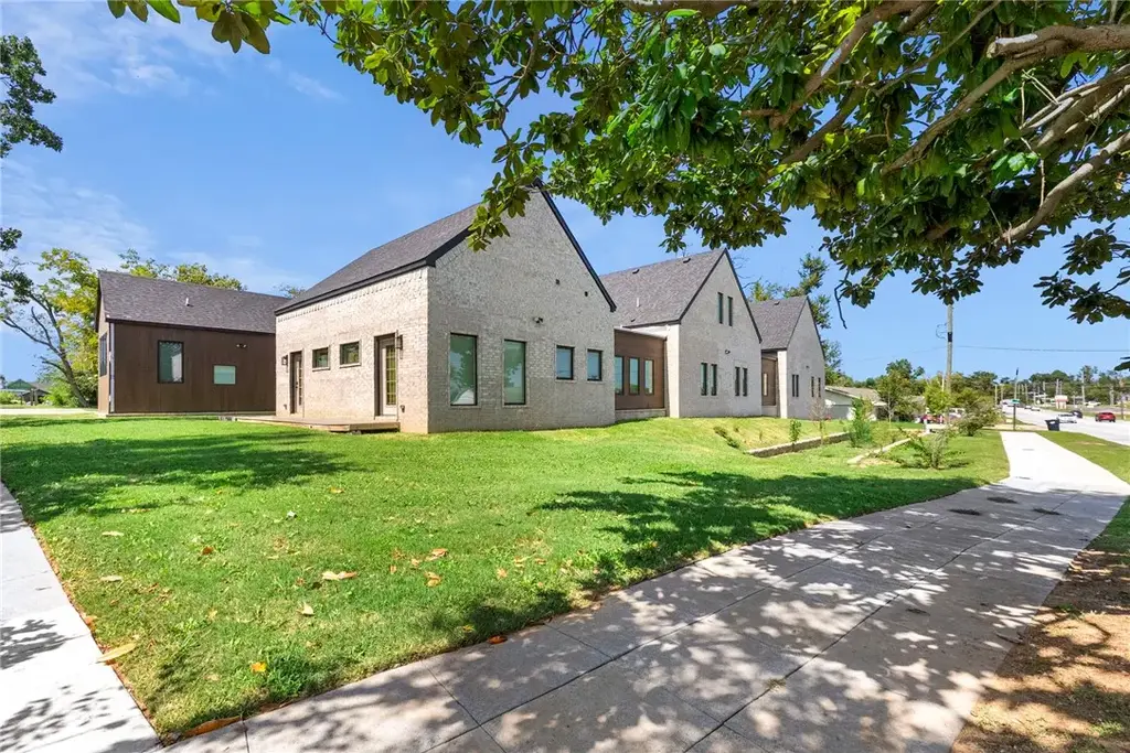 510 N 8th Street, Rogers