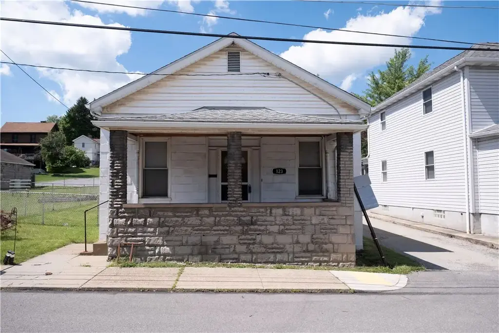123 Smith Street , Canonsburg