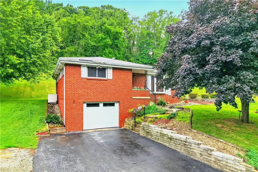 27 Barnhart Road , Hempfield